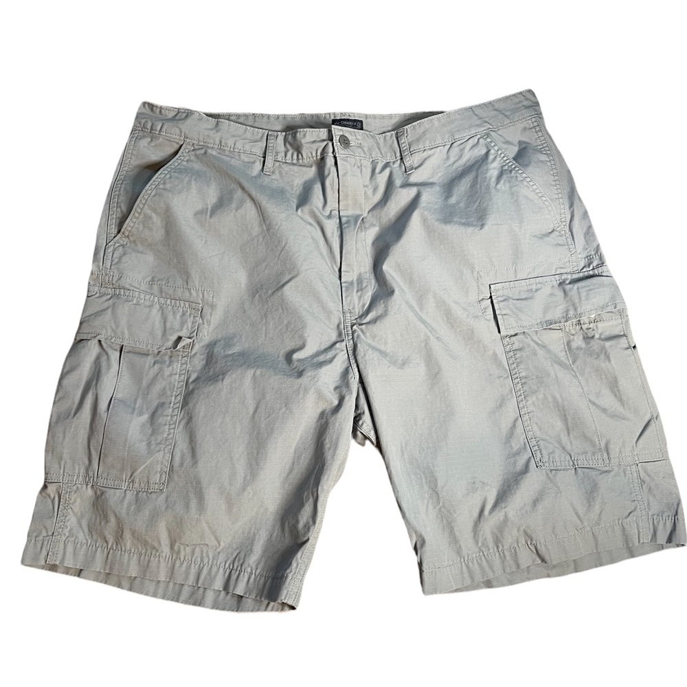 Men’s Levi Strauss & Co gray cargo‎ jorts size 42